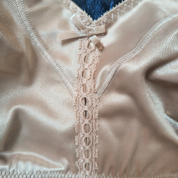 Bali Classic Support Bra (3)- Beige - Picture 3 of 6